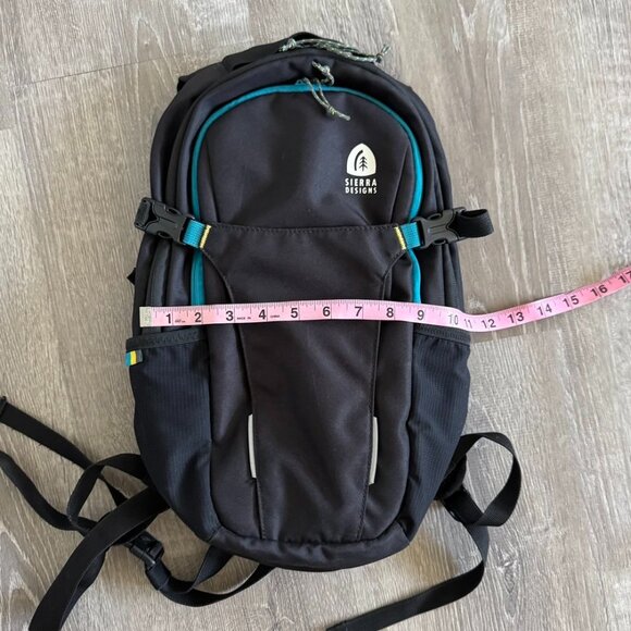 Sierra Designs Hiking Day Pack with 2 Liter Hydration Pouch - Picture 16 of 16